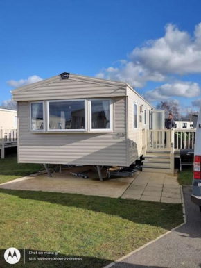 Luxury caravan with hot tub at tattershall lakes nita and marks tattershall retreat